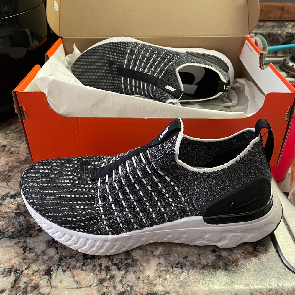 Nike Womens React Phantom Run FK 2